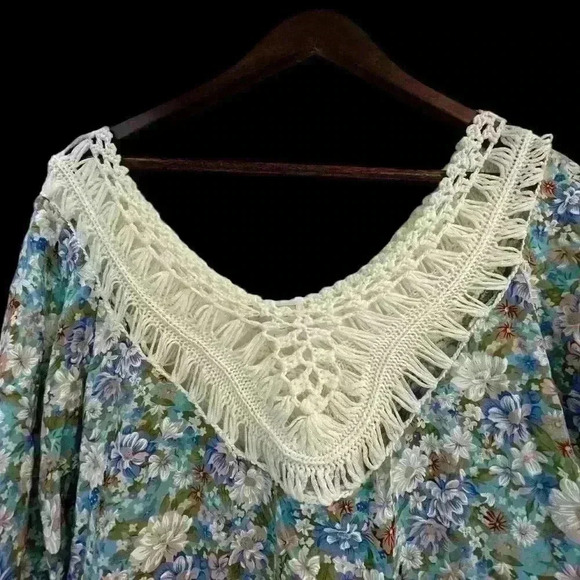 Kamana Floral Tunic Top with Crochet Neckline, cuffs, and Hemline Size L - Picture 3 of 9